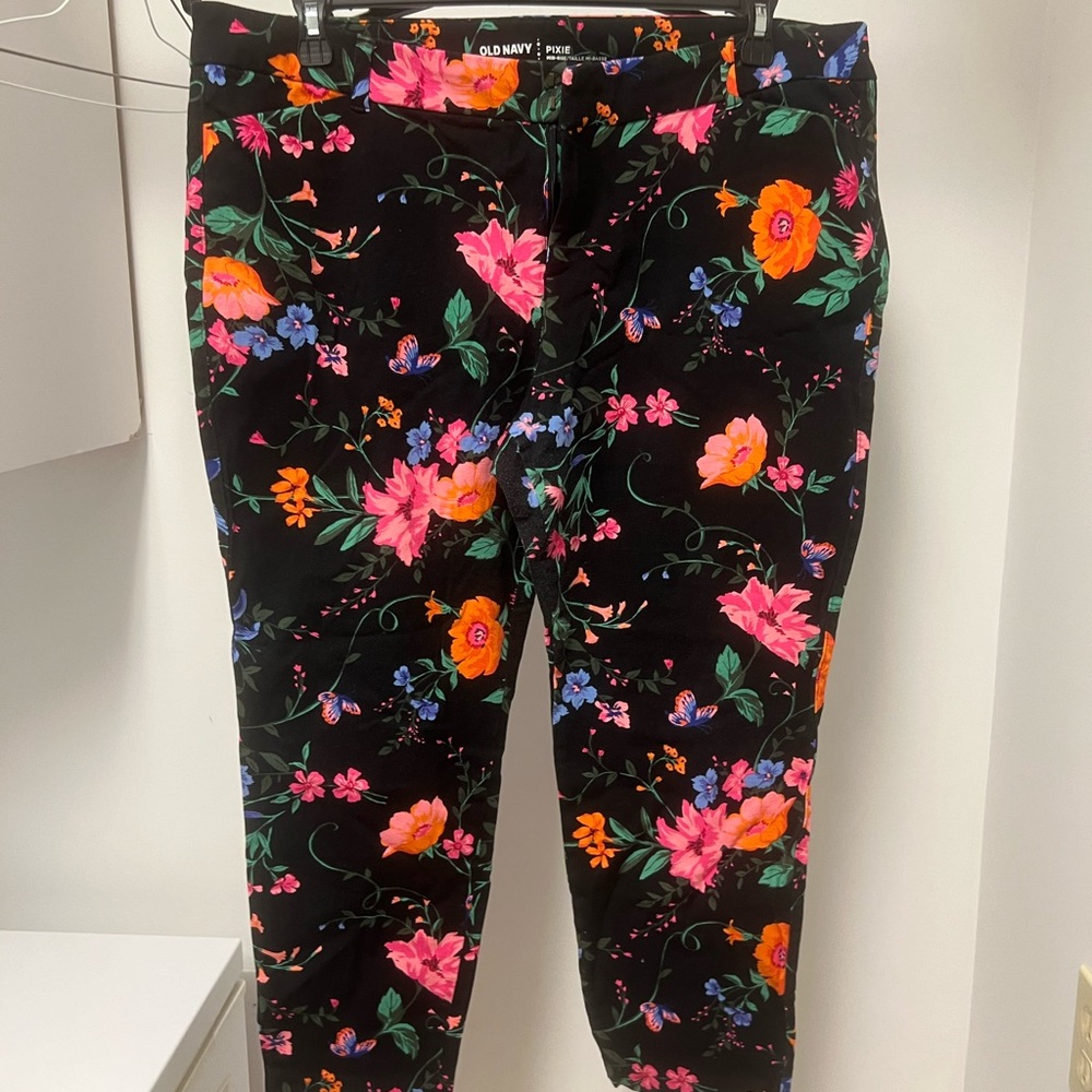 Old Navy Floral Pixie Ankle Pants - Black and Multicolor